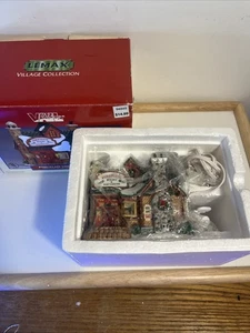 LEMAX 2002 Vail Village Fireside Books & Magazines #25652A Lighted Christmas - Picture 1 of 7