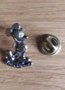 Pin's Disney , Mickey en relief ( doré ) , Euro-Disney - Picture 1 of 2
