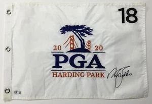 Pin firmado por Nick Faldo 2020 PGA Harding Park #18 bandera Beckett BR77415 - Imagen 1 de 4