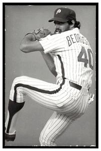 Steve Bedrosian (1985) Philadelphia Phillies Vintage Baseball Postcard Rd1 - Picture 1 of 2