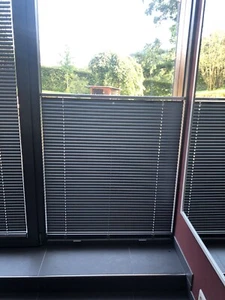 Plissee Reddot grau aus Alu hochwertiges design breite: 91,5 cm - Bild 1 von 4