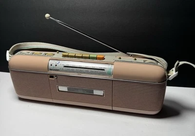 Radio casete Sharp QT-50 beige Stranger Things años 80 de colección Foto 1 de 4