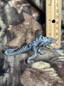 Trendmasters Vintage Godzilla Pequeña Figura Juego 1998 Micro Mundo SOLO FIGURA - Imagen 1 de 8