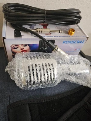 CLASSIC DYNAMIC VOCAL MICROPHONE - Image 1 of 3