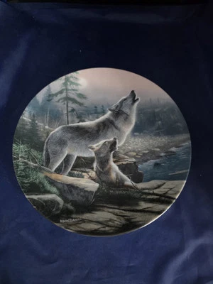 Edwin M Knowles Call Of The Wilderness Howling Lesson Plate #985B Second Issue  - Image 1 of 4