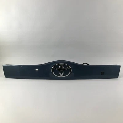 Manija de puerta levadiza trasera Toyota Prius 2004-09 adorno OEM blanco 76801-47060 Foto 1 de 4