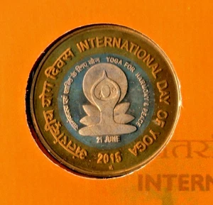 INDIA 2015 | YOGA 10 RUPEE 1 UNC BI-METALIC COIN SET WITH ORIGINAL PACKING - Picture 1 of 7