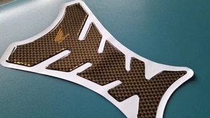 GOLD Gel Tank Protection Pad for HONDA Motorcycles - Carbon Effect - Picture 1 of 3