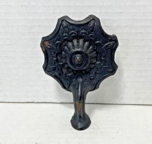 Portacandele vintage Wilton in ghisa (senza candelabro) - Foto 1 di 6