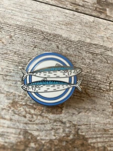 Cornishware Plate With Mackerel Hard Enamel Pin - Picture 1 of 6