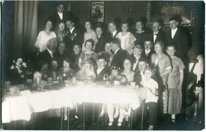 Orig. Foto-AK ZÜLLICHAU Hochzeit, Gesellschaft am Tisch 10/20er - Picture 1 of 1
