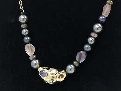 Collar de perlas de agua dulce Alexis Bittar multipiedras preciosas tono dorado precio original 295 D Foto 1 de 4