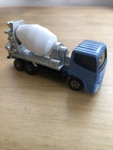 Tomica Nissan Diesel Quon Concrete Mixer Truck No. 31 - Picture 1 of 5