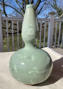 Celadon Crackle Glaze Auspicious Flying Crane Motif Gourd Vase Vessel - Picture 1 of 5
