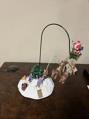 LEMAX SIGNATURE COLLECTION~ "SANTA CLAUS IS COMING TO TOWN"~RETIRED~2013 #34678 - Image 1 of 4