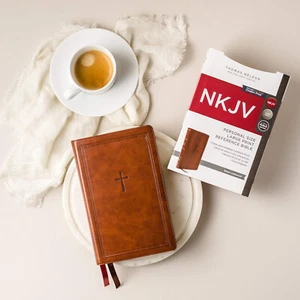NKJV Reference Bible: Red Letter, Leathersoft  [BROWN, 10.5 text size] - Imagen 1 de 9