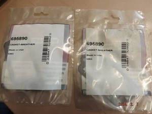 New Genuine Briggs & Stratton 695890 Breather Gasket-  Lot of 2 - Picture 1 of 3