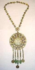 COLGANTE/Collar con tema asiático dorado de jade de colección temprana - Imagen 1 de 4