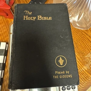 1954 PLACED BY THE GIDEONS KJV BIBLE - Picture 1 of 6