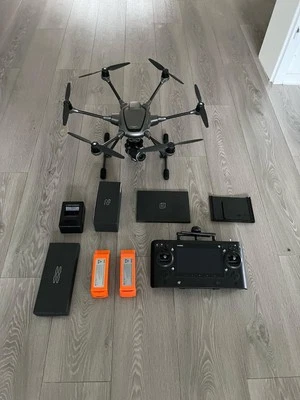 Yuneec Typhoon H plus Drohne + Zubehör - Bild 1 von 4