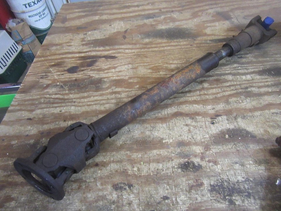 1987 Chevrolet K20 suburban transfer case drive shaft unit 4x4 - Image 1 of 3