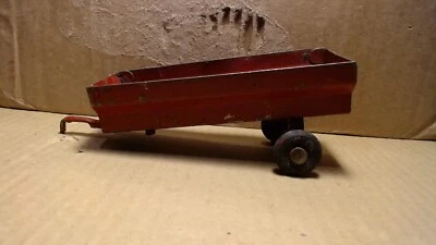 Vagón de granja de acero prensado vintage rojo de la era de los años 60-70 sin marca La caja mide 5.25" de largo Foto 1 de 4