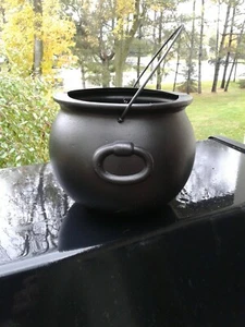 New Halloween Black Plastic Cauldron Candy Pail Or Bucket w/Handle Never Used - Picture 1 of 4