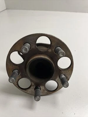 Buje de rueda trasero derecho lado del pasajero Toyota Prius 2010-2015 1,8 L OEM Foto 1 de 4