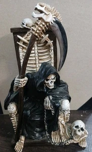 Ebros The Dark Lord Sensenmann sitzend auf Skeletten & Totenköpfen Thron Statue - Bild 1 von 9