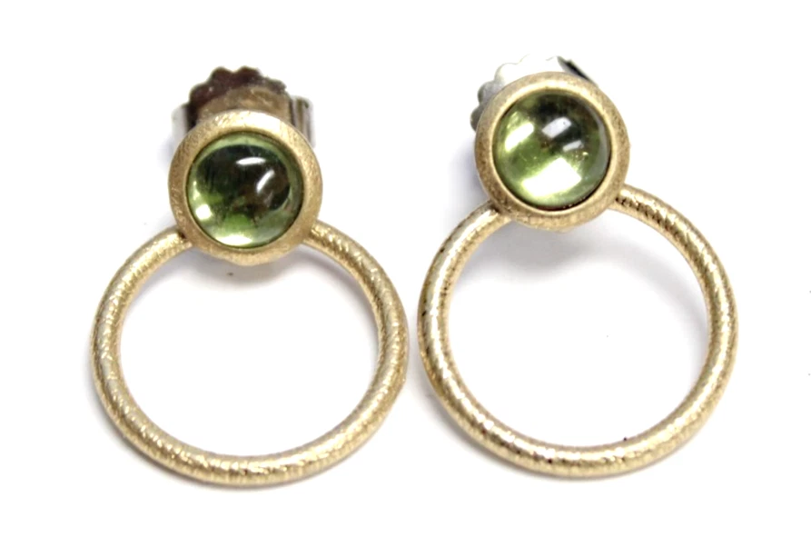 Золотистые серьги-стукеры с зеленым камнем Lia Sophia - Изображение 1 из 4