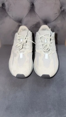 Adidas Yeezy Boost 700 V2 “Sal” – Talla 9.5 – Usado Una Vez – Sin Caja – Excelente Foto 1 de 4