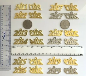 2 / NUMBER YEAR GRADUATION CHARMS  2011 2012 2013 2014 2015 2016 2017 2018 2019  - Picture 1 of 4