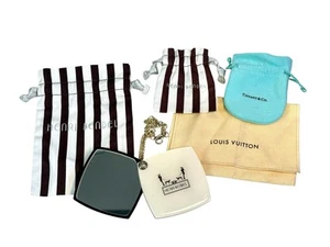 Specchio compatto Henri Bendel con catena + 4 sacchetti stringati Asstd Tiffany Vuitton - Foto 1 di 13