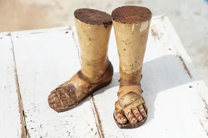 18th Century Portuguese Santos Cage Doll Legs - Picture 1 of 12