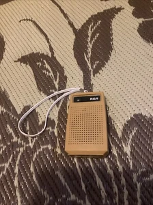 Vintage RCA HAND HELD AM Portable Radio - Picture 1 of 2
