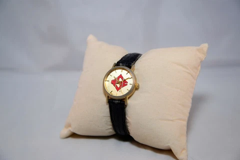 WOMEN'S NCAA NC STATE/NCSU GOLD TONE WATCH Cover