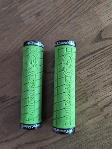 Lizard skin Green Lock On Grips - Picture 1 of 5