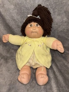 Cabbage Patch Kids Brown Haired Baby Girl with Yellow Outfit- Free Shipping - Picture 1 of 5