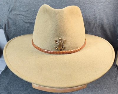 Sombrero vaquero occidental Stetson de colección con prendedor nativo americano de plata esterlina 7 1/8 XXX Foto 1 de 4