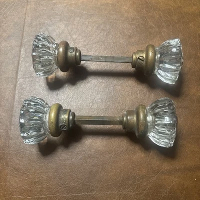 Juego (2) Perillas de puerta antiguas victorianas de vidrio quístico de 12 puntos - Latón de principios de 1900 Foto 1 de 4