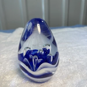 Egg Shape Art Glass PAPERWEIGHT White Blue & Clear Bubbles Swirl Design - Picture 1 of 3