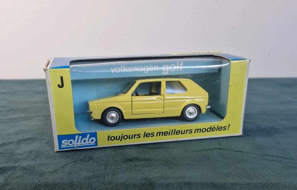 Ancienne Petite voiture métal Solido VW Golf MK1 Jaune N° 19 Boite refperso337 - Photo 1/4