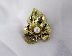 Vtg 1960's SARAH COVENTRY Designer Signed Pearl Leaf Gold Brooch Pin - Picture 1 of 7