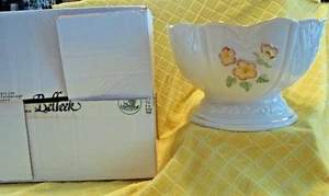 BELLEEK GRANGEMORE MITTELSTÜCK SCHALE MIT FUSS GELB/ORANGE BLUMEN NEU GRÜNE MARKIERUNG - Bild 1 von 10