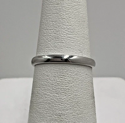 10k White Gold 2.2mm Wide Ladies Wedding Band Size 5.5 - Image 1 of 4