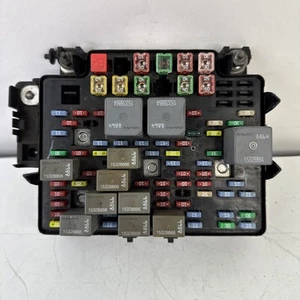 Hummer H2 2003-2007 Engine Fuse Box Block Relay Junction 15266961 - Picture 1 of 15