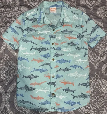 Camisa con botones estampado de tiburón Jumping Beans para niños talla 7 (nueva ver descripción) Foto 1 de 3