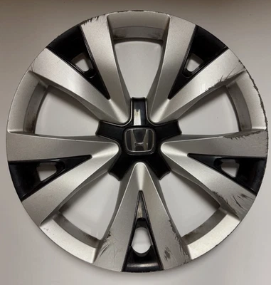 USED Honda Civic 10011RR 5 V-spoke 16 in Hubcap Silver Black OEM 2022 2023 2024 - Image 1 of 2