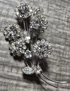 Ramo Floral Vintage Tono Plata 2 1/8" Broche Estrás Transparente Novia Retro - Imagen 1 de 4