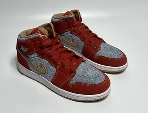 Tenis Jordan 1 Mid SE GS Talla 5Y Denim Rojo DM4384-600 Nuevas Sin Caja - Imagen 1 de 9
